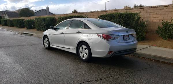 2011 Hyundai Sonata Hybrid - LOW MILES! - cars & trucks - by dealer... for sale in Lancaster, CA – photo 2