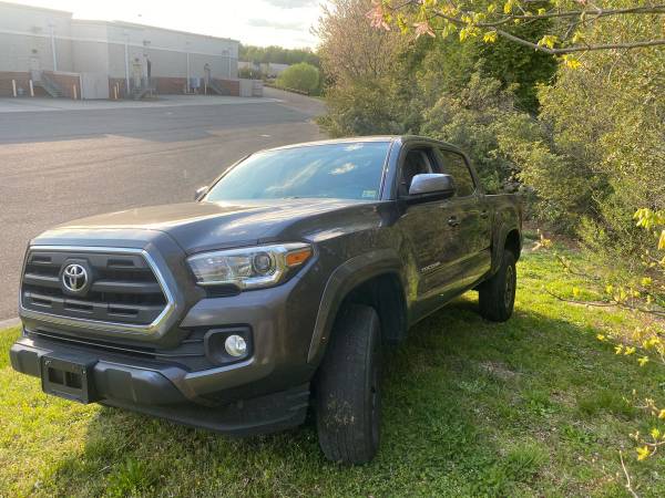 2017 Toyota Tacoma SR5 4door 4X4 like new - - by for sale in Henrico, VA – photo 11