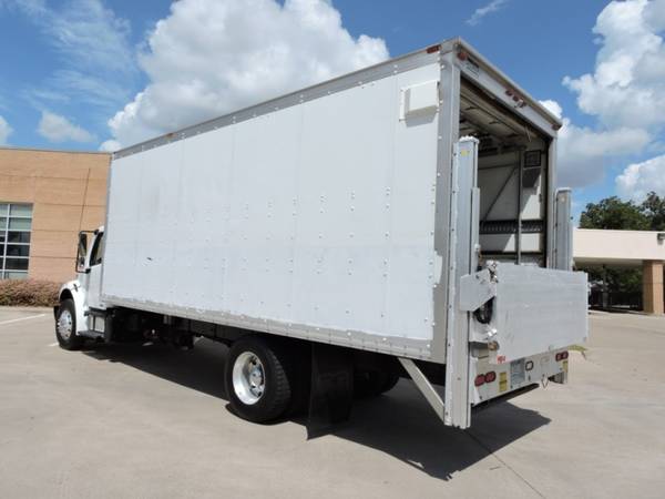 2011 FREIGHTLINER M2 22 FOOT BOX TRUCK with for sale in Grand Prairie, TX – photo 4