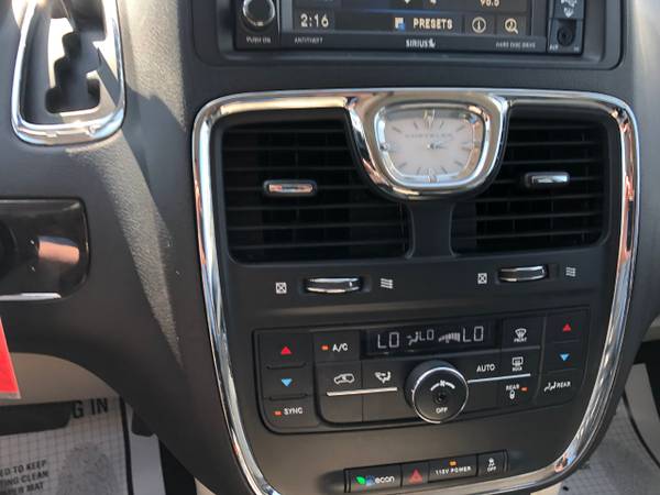 2016 Chrysler Town Country 4dr Wgn Touring - - by for sale in Pinckneyville, IL – photo 22