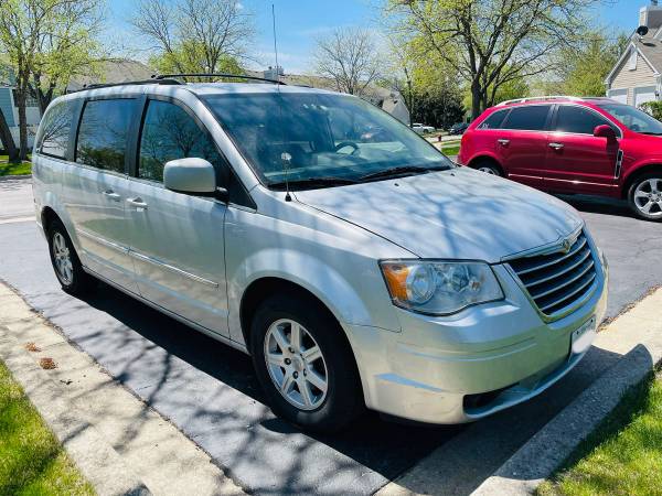 Chrysler Town and Country Touring 2010 for sale in Aurora, IL – photo 2