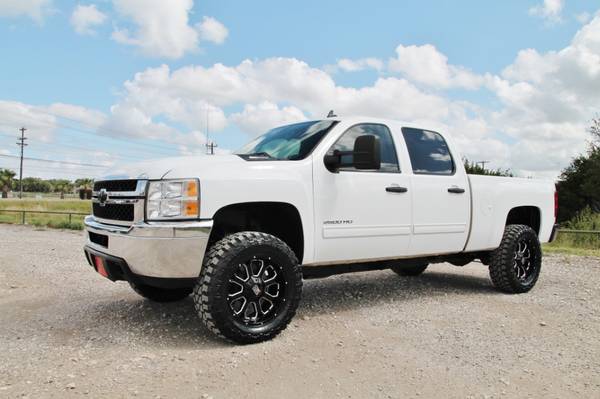 2014 CHEVROLET 2500 LT 4x4 - LOW MILES- DIESEL- COGNITO- NEW 20s &... for sale in Liberty Hill, TX – photo 3