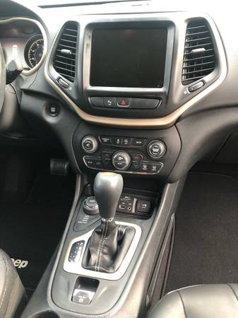 2018 Jeep Cherokee for sale in PORT JEFFERSON STATION, NY – photo 9