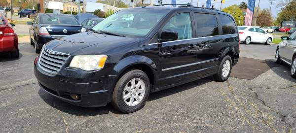 2009 Chrysler Town and Country - - by dealer - vehicle for sale in Lansing, MI – photo 9