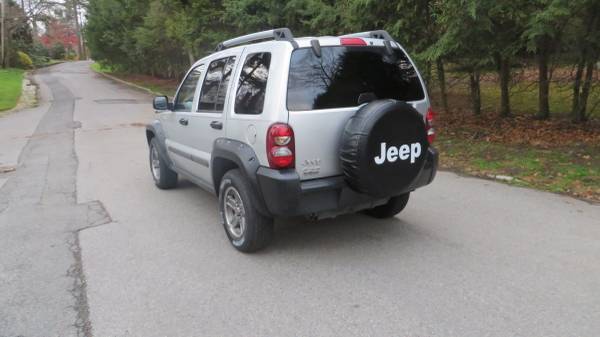 Jeep Liberty Renegade 05 Auto 4x4 fully loaded no rust great shape -... for sale in Trumbull, CT – photo 10