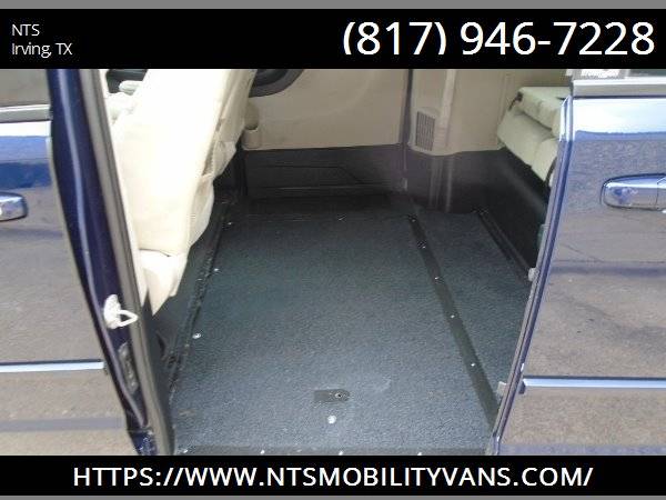 12 DODGE GRAND CARAVAN POWER RAMP MOBILITY HANDICAPPED WHEELCHAIR VAN for sale in Irving, MO – photo 13