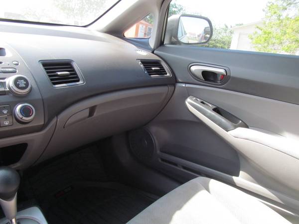2009 Honda Civic LX Sedan Grey AT One Owner 137K Clean Title & for sale in Del Valle, TX – photo 10