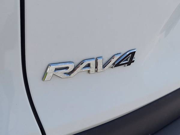 2019 Toyota RAV4 XLE hatchback Super White - - by for sale in Thorndale, PA – photo 4