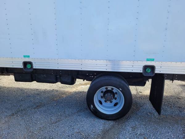 2005 GMC 4500 Box Truck 18 foot with Lift Gate - - by for sale in Medford, OR – photo 16