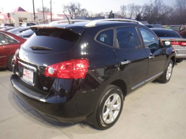 2011 Nissan Rogue SV - cars & trucks - by dealer - vehicle... for sale in Des Moines, IA – photo 3