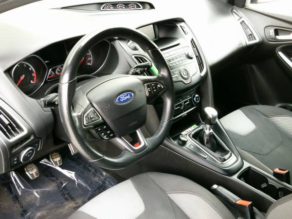 2017 Ford Focus ST Hatchback-31k Miles! Runs and Drives Excellent! -... for sale in Silvis, IA – photo 9