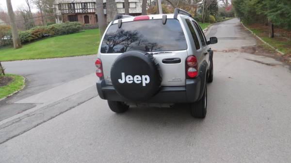 Jeep Liberty Renegade 05 Auto 4x4 fully loaded no rust great shape -... for sale in Trumbull, CT – photo 12