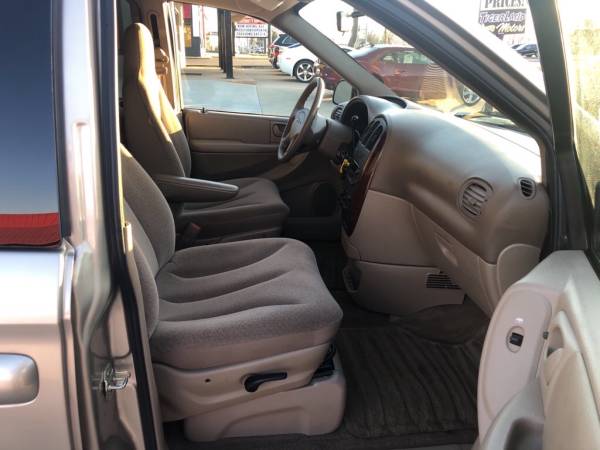 2003 CHRYSLER TOWN & COUNTRY - cars & trucks - by dealer - vehicle... for sale in Sedalia, MO – photo 10
