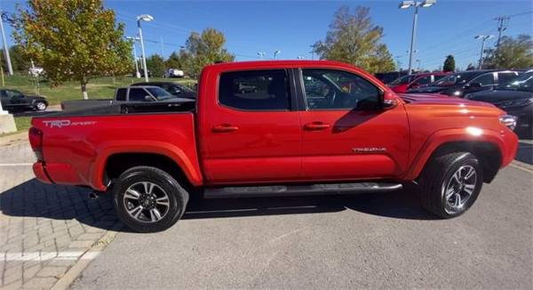 2018 Toyota Tacoma pickup - - by dealer - vehicle for sale in Murfreesboro, TN – photo 2