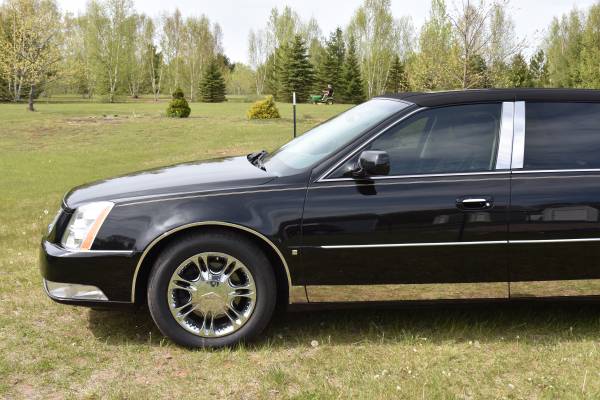 REDUCED $6K ONE-OF-A-KIND CADILLAC DTS SPECIAL EDITION GOLD VINTAGE for sale in Ontonagon, MN – photo 4