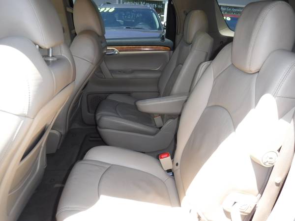 2008 Saturn Outlook - - by dealer - vehicle automotive for sale in New Port Richey , FL – photo 8