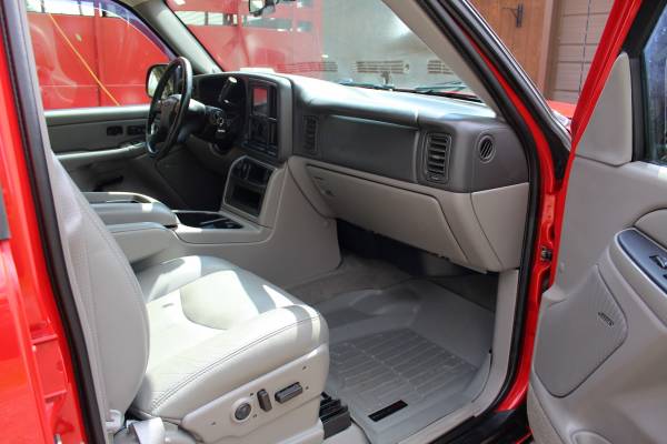 2005 Chevy Avalanche Z71 4x4 Low Miles Loaded - - by for sale in Lisbon, OH – photo 5