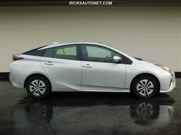 2017 Toyota Prius Four Hatchback - - by dealer for sale in Cedar Rapids, IA – photo 5