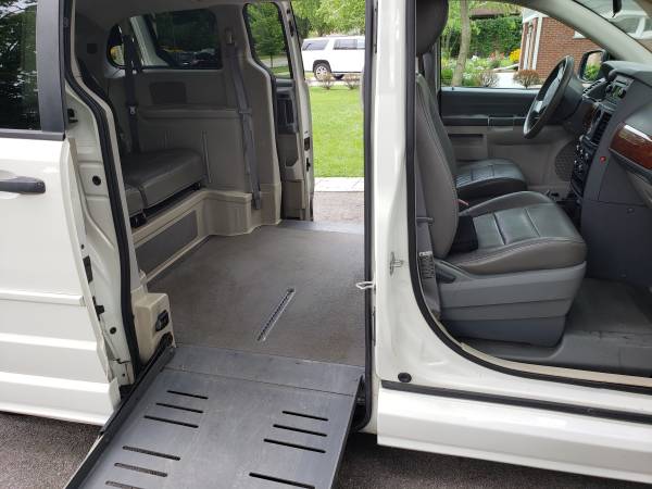 2008 Chrysler Town and Country Wheelchair Accessible Handicap Minivan for sale in Skokie, IL – photo 10