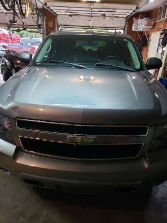 2007 Chevy Suburban LT - cars & trucks - by owner - vehicle... for sale in Saint Paul, MN – photo 2