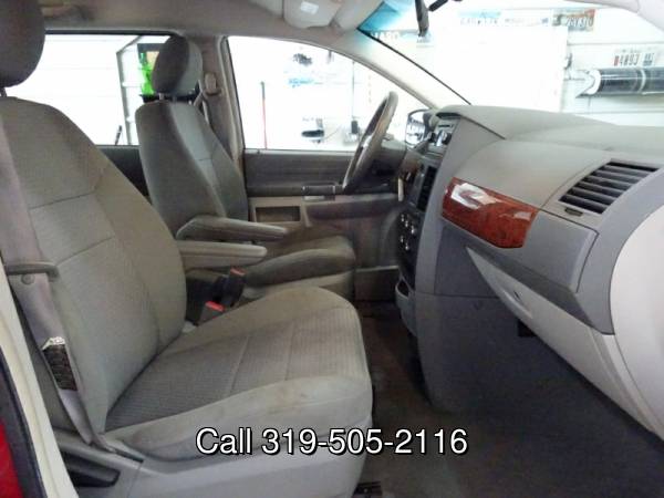 2008 Chrysler Town & Country 4dr Wgn LX - cars & trucks - by dealer... for sale in Waterloo, IA – photo 16