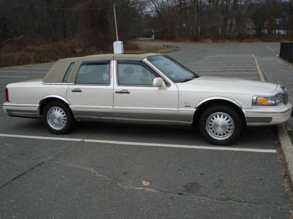 █ 1996 LINCOLN TOWN CAR CARTIER EDITION █ - cars & trucks - by owner... for sale in Weston, MA