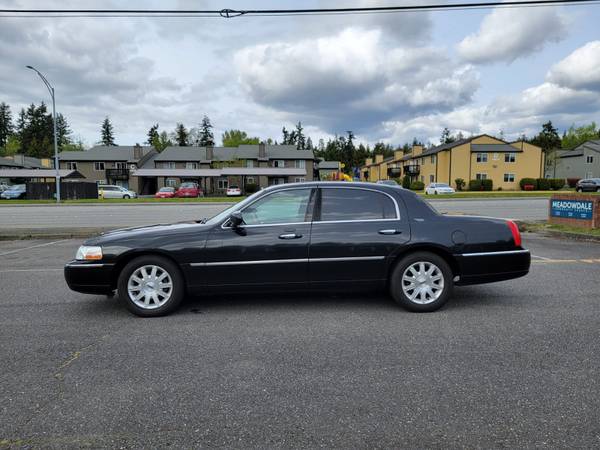 2011 LINCOLN TOWN CAR LTD - - by dealer - vehicle for sale in Lynnwood, WA – photo 4