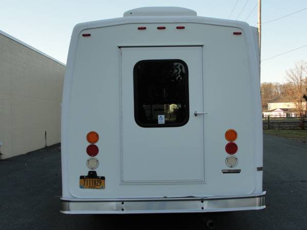 (( 2014 FORD E350 SHUTTLE VAN w/Wheelchair Lift )) Very Low Miles! -... for sale in Mechanicville, NY, MA – photo 15