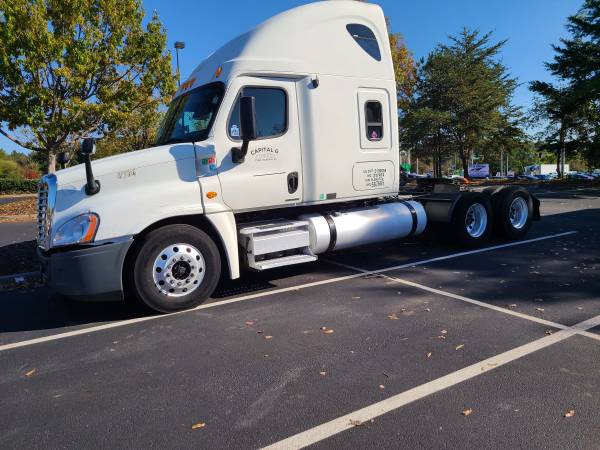 2009 freightliner Cascadia Truck for sale!! - cars & trucks - by... for sale in Tucker, GA – photo 4