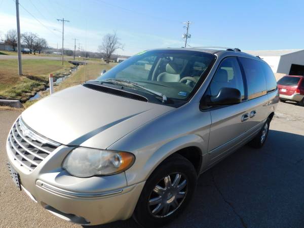 2005 Chrysler Town&Country - cars & trucks - by dealer - vehicle... for sale in Topeka, KS – photo 6