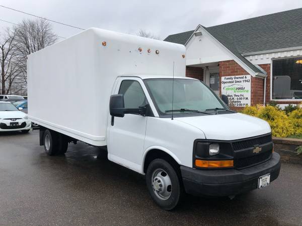 💥14 Dually Box Truck-Runs 100%Clean CARFAX/Super Deal💥 - cars &... for sale in Boardman, OH – photo 9