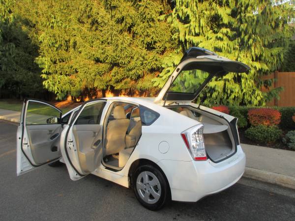 2011 TOYOTA PRIUS *LIKE NEW*BEAUTIFUL ! - cars & trucks - by dealer... for sale in Bellevue, WA – photo 18