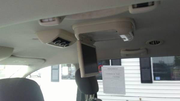 2009 Chrysler Town & Country with Overhead DVD Player for sale in Springfield, IL – photo 14