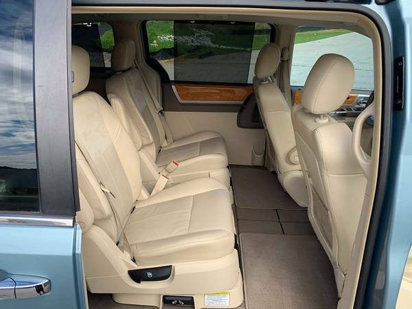 2010 Chrysler Town & Country Limited Financing Available - cars &... for sale in Piedmont, SC – photo 11