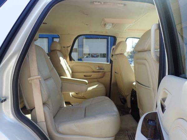 2008 Cadillac Escalade AWD - CARFAX ADVANTAGE DEALERSHIP! for sale in Mansfield Center, CT – photo 12