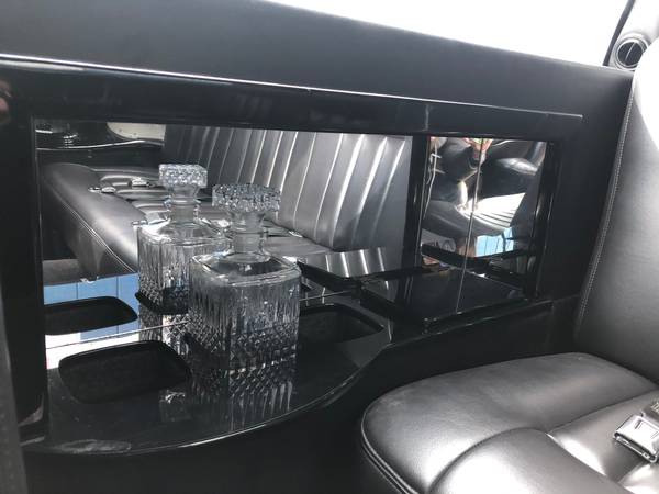 2005 Lincoln Town Car Executive Limo (194K, V8, AT, LED Lighting) for sale in Bristol, CT – photo 6