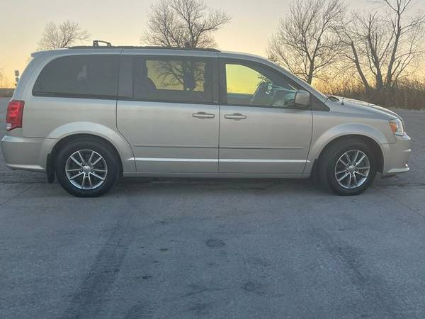 2014 Dodge Grand Caravan - Financing Available! - cars & trucks - by... for sale in Junction City, KS – photo 10