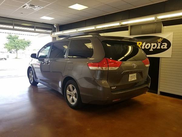2012 Toyota Sienna 4d Wagon LE V6 w/Auto Access Seat for sale in Kyle, TX – photo 4