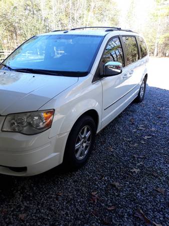2010 town and country - cars & trucks - by owner - vehicle... for sale in Chatsworth, GA – photo 2