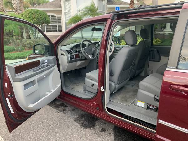2009 Chrysler Town & Country Touring 89,000 Low Miles 3rd Row 7 Pass for sale in Orlando, FL – photo 9