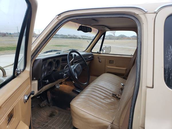 1984 Chevy Suburban 4x4 - cars & trucks - by owner - vehicle... for sale in Midland, TX – photo 4