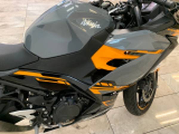 2018 Kawasaki Ninja 400 KRT Edition * 5,487 ORIGINAL MILES * - cars... for sale in Rancho Cordova, NV – photo 6
