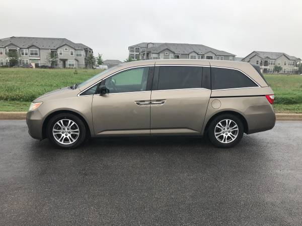 2011 Honda Odyssey EX - Roomy Interior, Gas Saver and Reliable VAN for sale in Austin, TX – photo 2