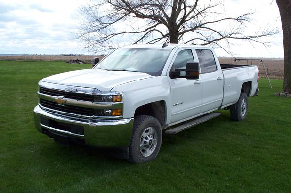 2017 Chevy Silverado - - by dealer - vehicle for sale in Manchester, IA – photo 2