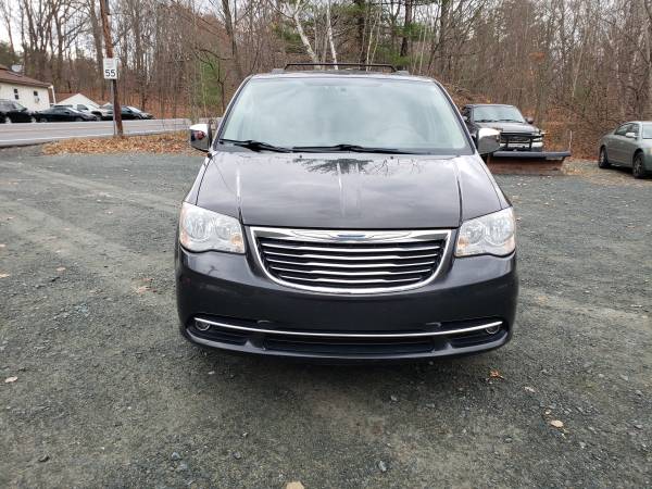 2011Chrysler Town and Country Touring L Florida Vehicle No Rust -... for sale in Wynantskill, NY – photo 2