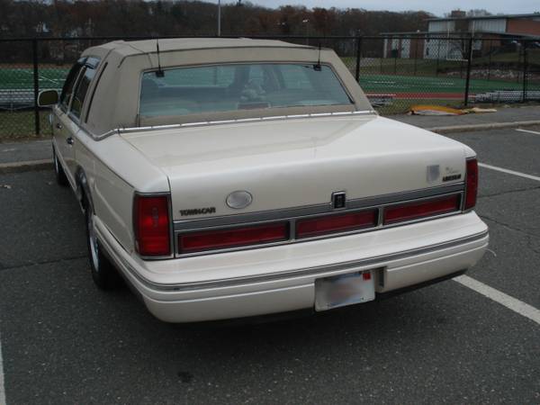 █ 1996 LINCOLN TOWN CAR CARTIER EDITION █ - cars & trucks - by owner... for sale in Weston, MA – photo 17