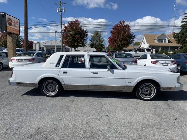 1988 LINCOLN TOWN CAR SIGNATURE with - cars & trucks - by dealer -... for sale in Winchester, District Of Columbia – photo 2