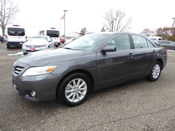 2011 Toyota Camry 4dr Sdn I4 Auto XLE (Natl) - cars & trucks - by... for sale in Elk River, MN – photo 3