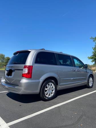2014 Chrysler town and country for sale in Salisbury, District Of Columbia – photo 9