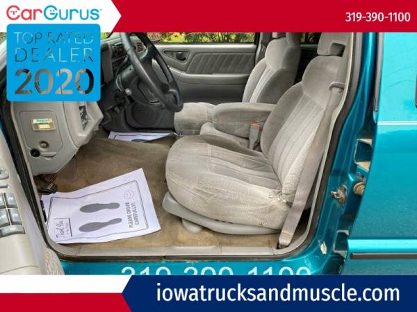 1995 Chevrolet Blazer 4dr 4WD with - cars & trucks - by dealer -... for sale in Cedar Rapids, IA – photo 13